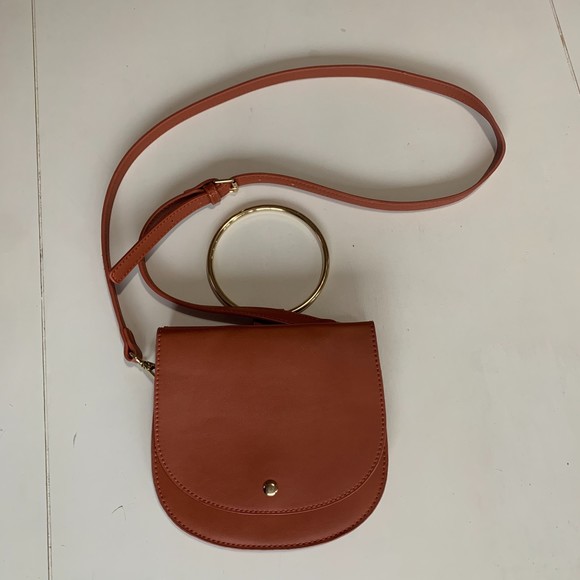 Shiraleah Andrea Leather Brown Saddle Bag Crossbody Bag with gold O handle NWOT - Picture 2 of 5